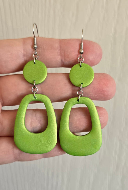 Retro Oval Dangle Earrings (Green Pearl)