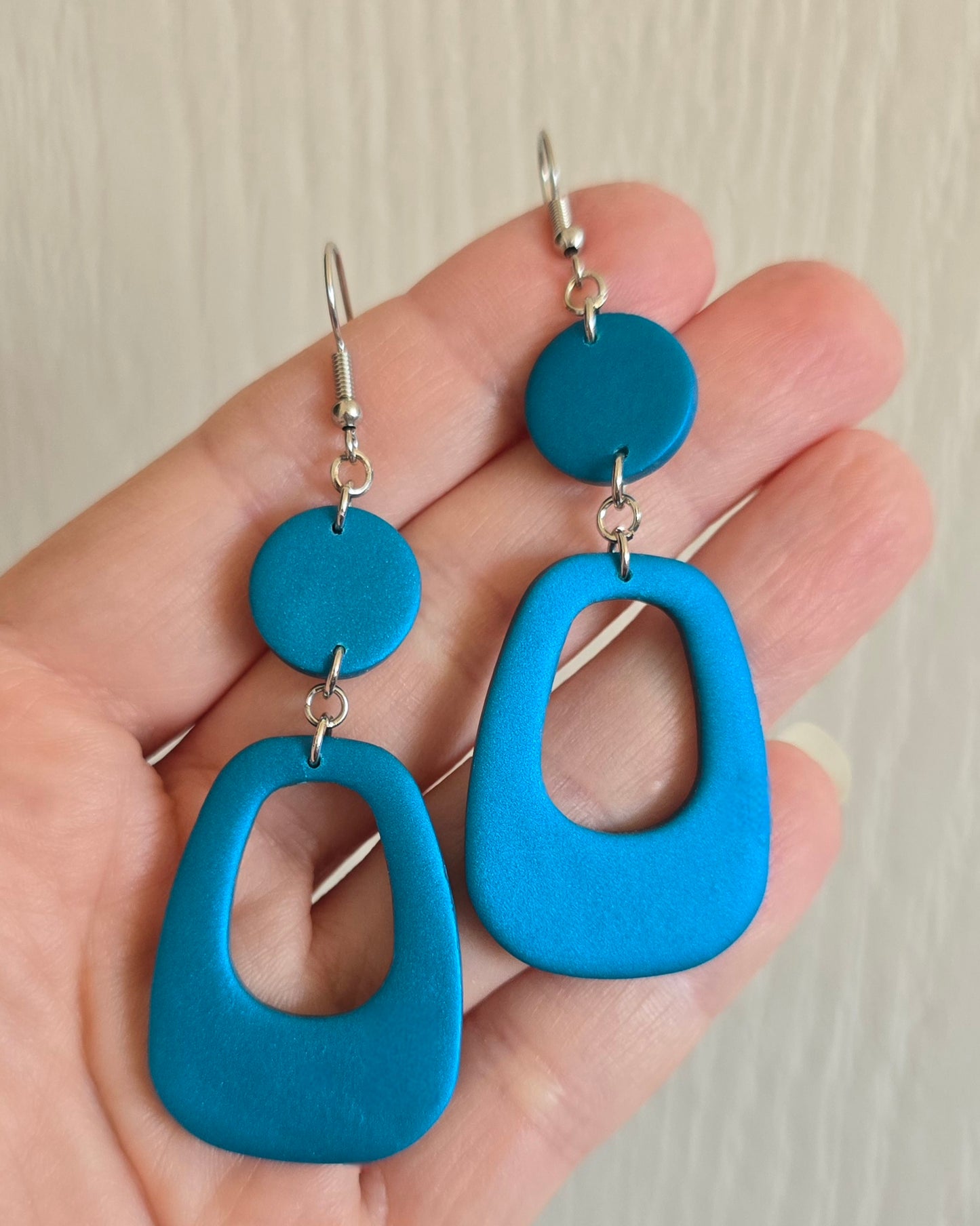 Retro Oval Dangle Earrings (Blue Pearl)